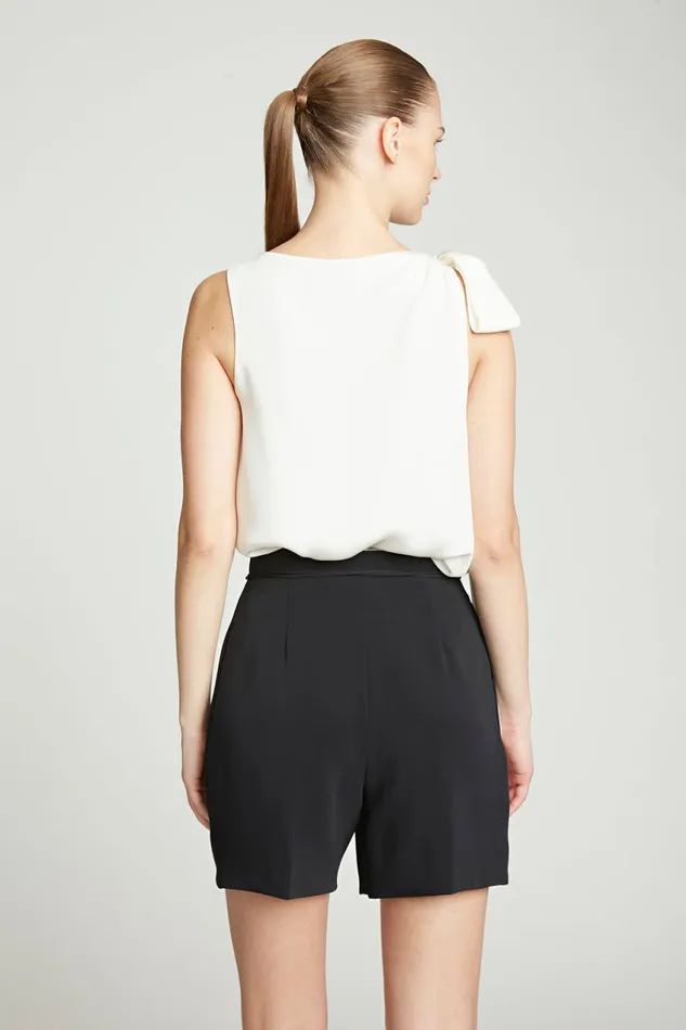 Bottoms Women Halston Alexandria Crepe Shorts Black