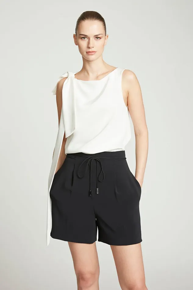 Bottoms Women Halston Alexandria Crepe Shorts Black