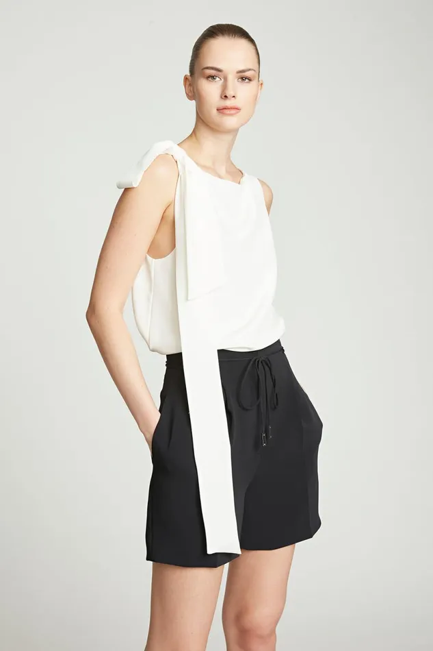 Bottoms Women Halston Alexandria Crepe Shorts Black