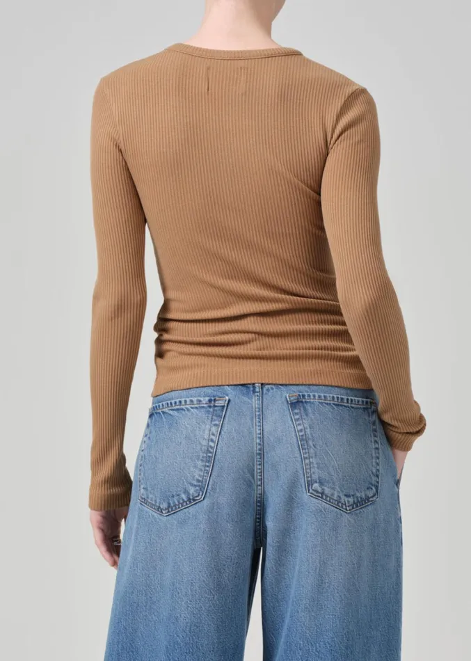 Citizens Of Humanity Bina Crewneck In Caramel Women Tops