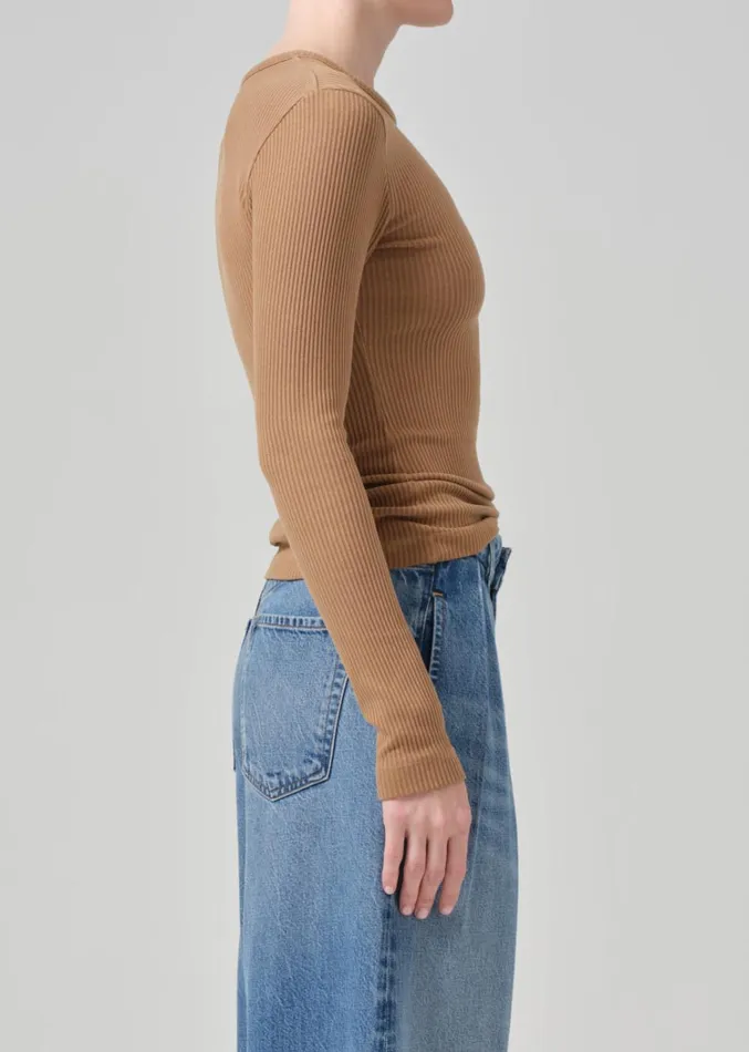 Citizens Of Humanity Bina Crewneck In Caramel Women Tops