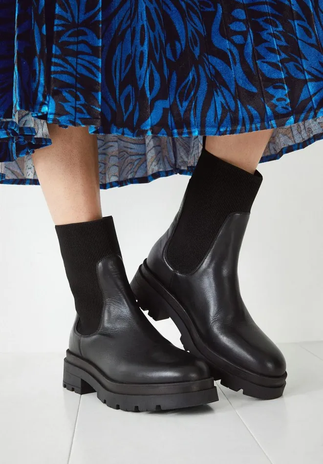Hush Boots Women Pinner Leather Boots Black