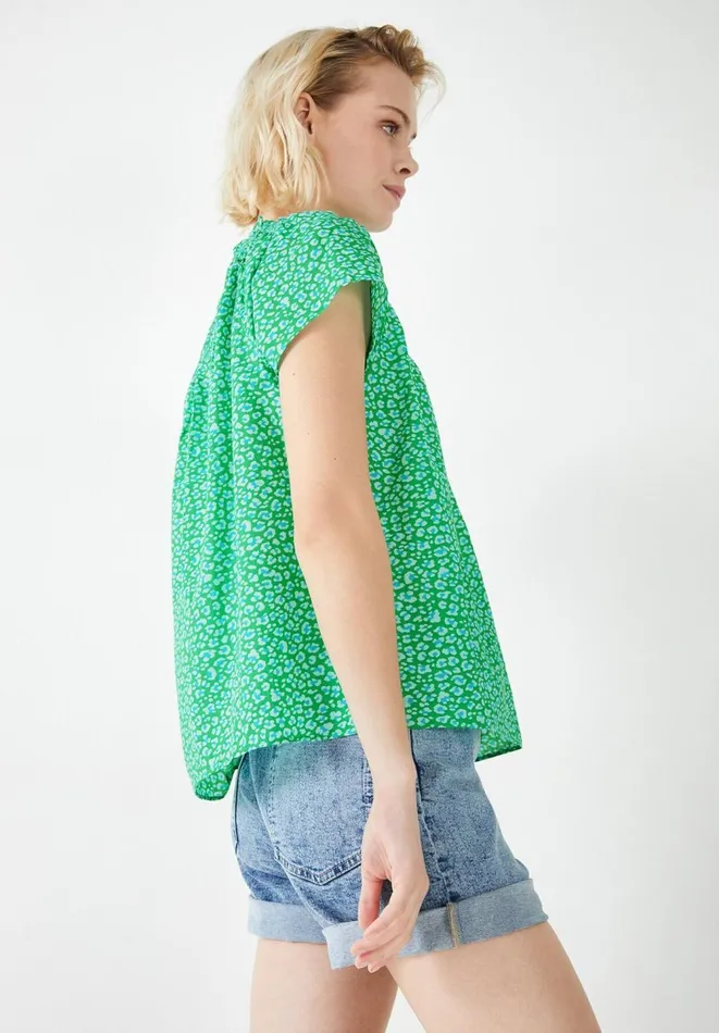 Hush Tops and Tshirts Women Carmela Top Graphic Leopard Green Hush Tops and Tshirts Women Carmela Top Graphic Leopard Green