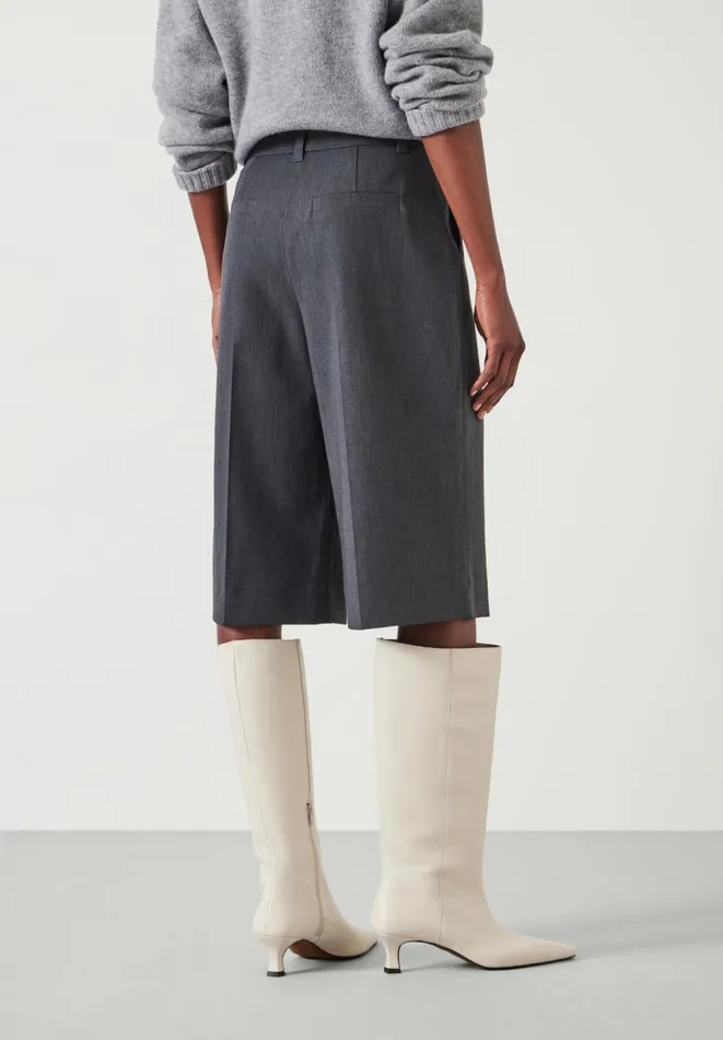 Hush Trousers Women Ayla Cropped Bermuda Shorts Dark Grey Hush Trousers Women Ayla Cropped Bermuda Shorts Dark Grey