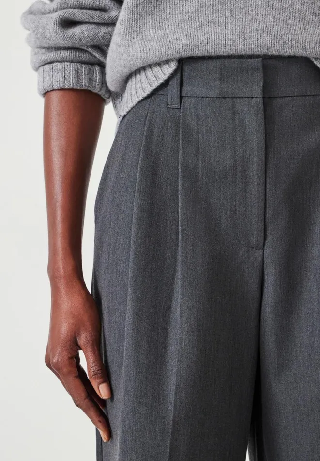 Hush Trousers Women Ayla Cropped Bermuda Shorts Dark Grey Hush Trousers Women Ayla Cropped Bermuda Shorts Dark Grey