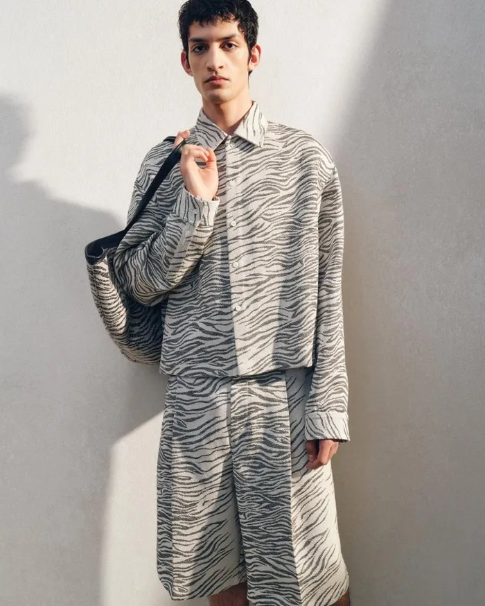 Men Shirts JACQUEMUS The Corto Shirt Jacquard Mottled Zebra Black Men Shirts JACQUEMUS The Corto Shirt Jacquard Mottled Zebra Black