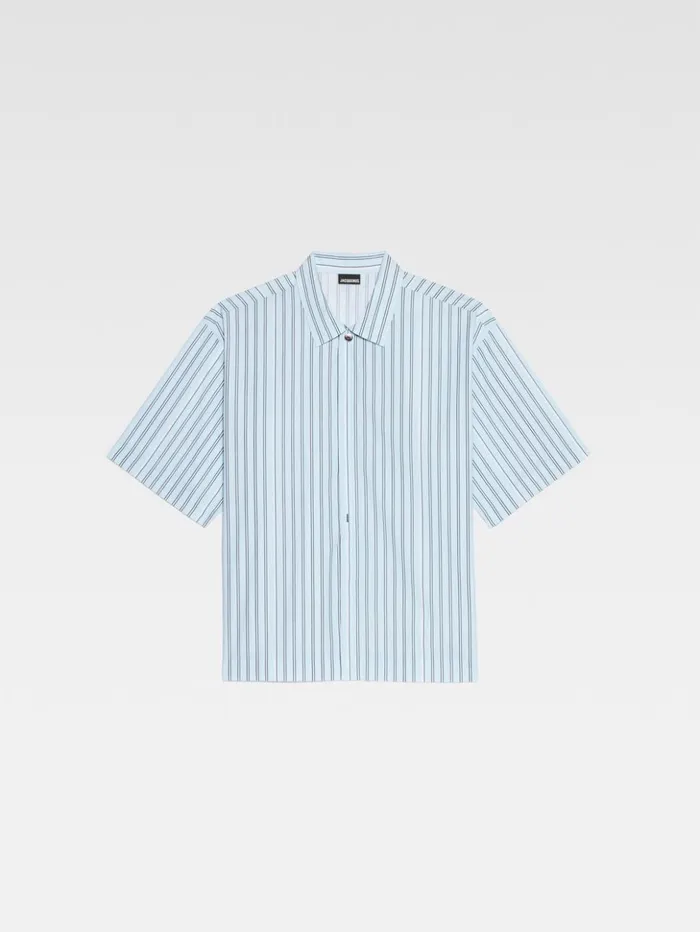 Men Shirts JACQUEMUS The Shortsleeve Shirt Print Blue Stripes Men Shirts JACQUEMUS The Shortsleeve Shirt Print Blue Stripes