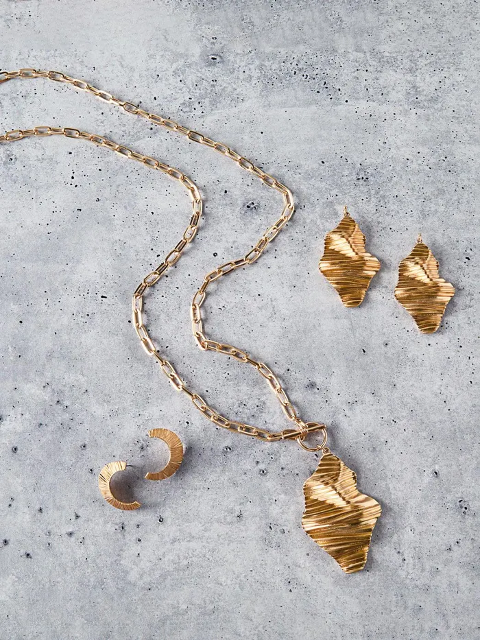 Misook Ripple Textured Warm Gold Necklace Women Necklaces