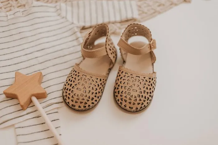 Nisolo Baby Toddler and Kids Shoes Women Pocket Hard Sole Sandal Tan Tan