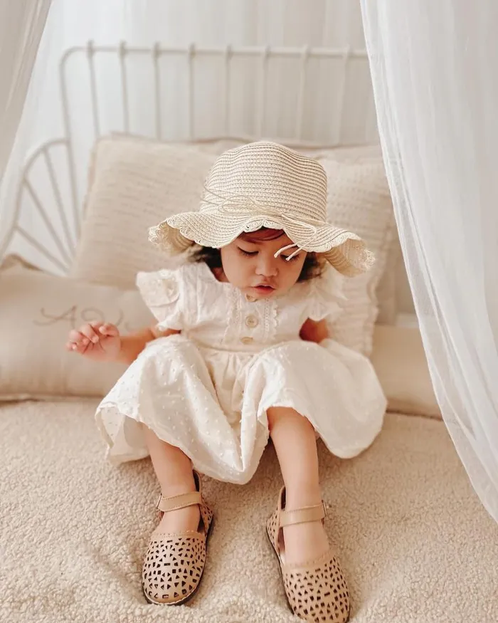 Nisolo Baby Toddler and Kids Shoes Women Pocket Hard Sole Sandal Tan Tan