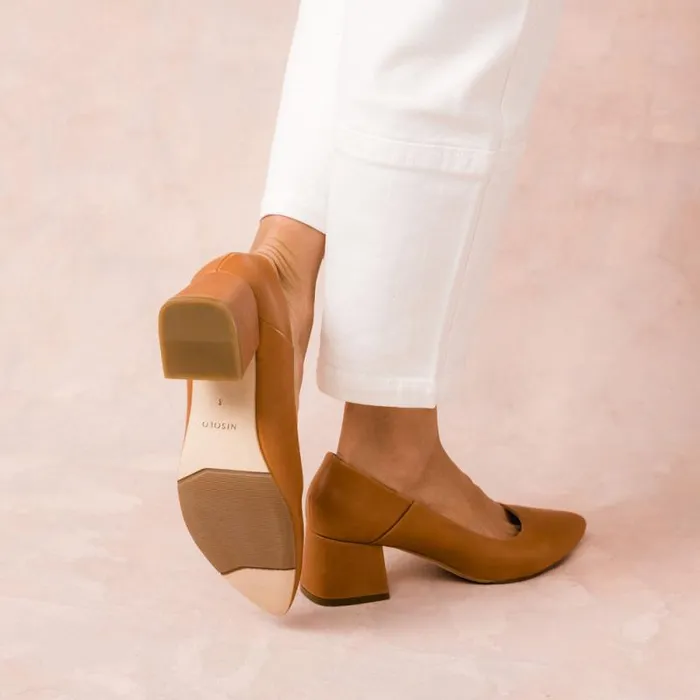 Nisolo Heels Women Fiorela GoTo Mid Heel Caramel Nisolo Heels Women Fiorela GoTo Mid Heel Caramel