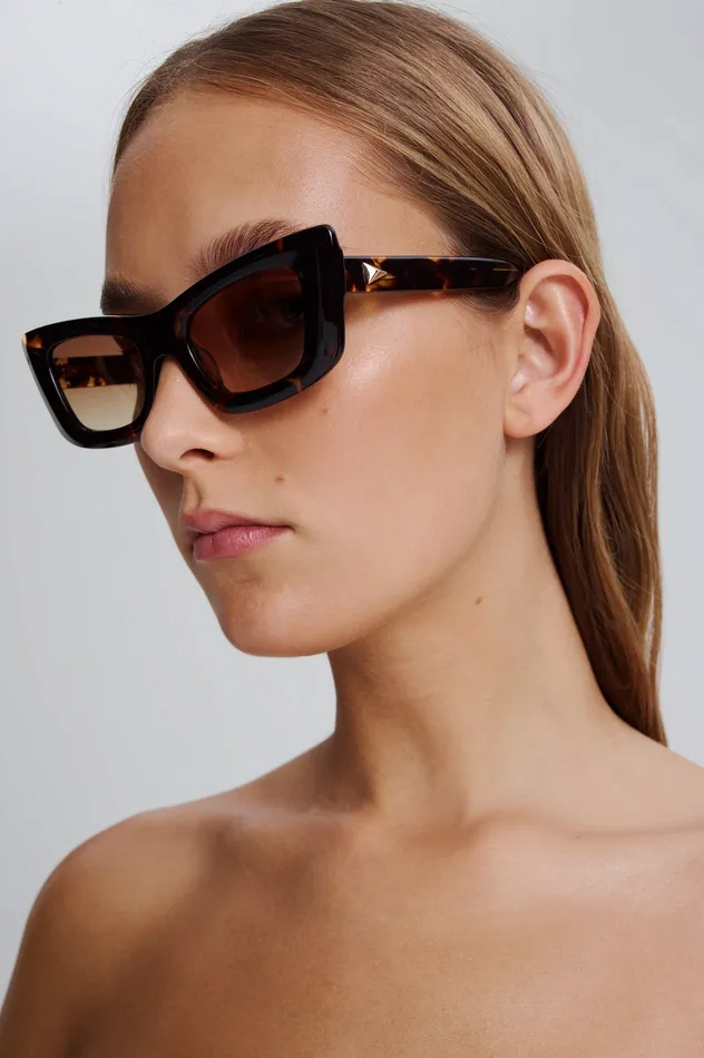 ST ANGULAR CAT SUNGLASSES TORTSHELL Women Eyewear Scanlan Theodore
