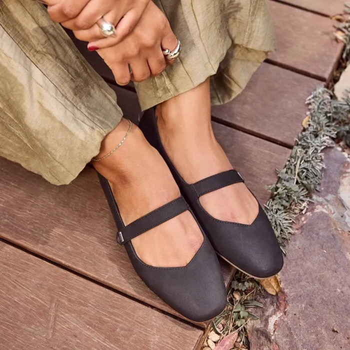 Toms Flats and Loafers Bianca Flat Black Leather 8211 Women