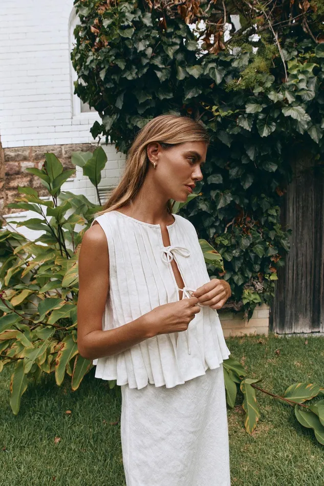 VRG GRL Valeria Linen Top White Women Sleeveless