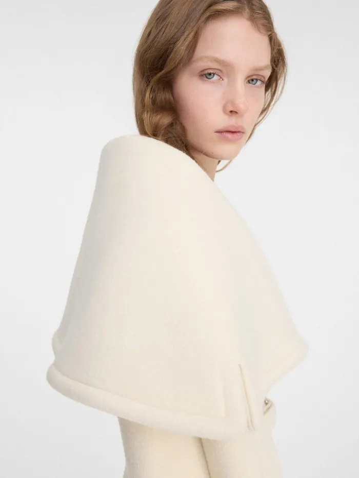 Women Coats and Jackets JACQUEMUS The Caruso Coat Offwhite Women Coats and Jackets JACQUEMUS The Caruso Coat Offwhite