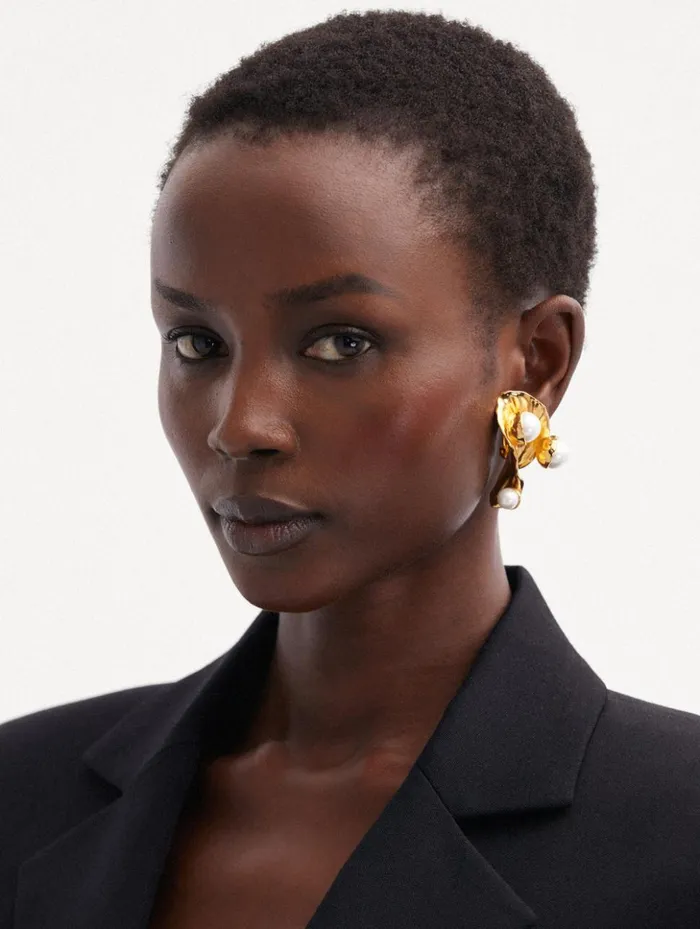 Women Earrings Oscar De La Renta Abstract Leaf Pearl ClipOn Earrings Gold Women Earrings Oscar De La Renta Abstract Leaf Pearl ClipOn Earrings Gold