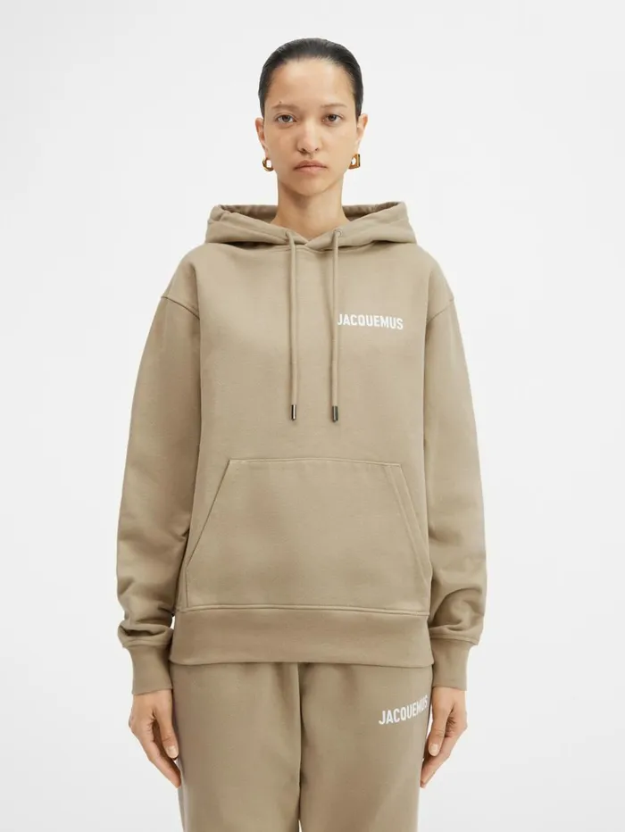 WomenMen Sweatshirts and Joggings JACQUEMUS The Jacquemus Sweatshirt Light Khaki WomenMen Sweatshirts and Joggings JACQUEMUS The Jacquemus Sweatshirt Light Khaki