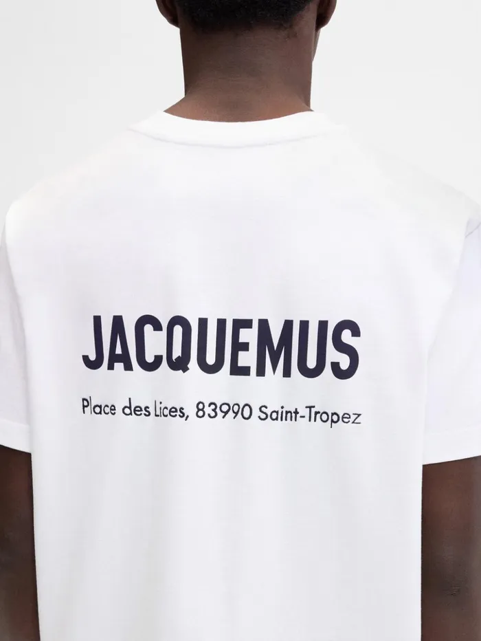 WomenMen Tshirts JACQUEMUS The Saint Tropez Place Des Lices Address Tshirt Saint Tropez Lices WomenMen Tshirts JACQUEMUS The Saint Tropez Place Des Lices Address Tshirt Saint Tropez Lices