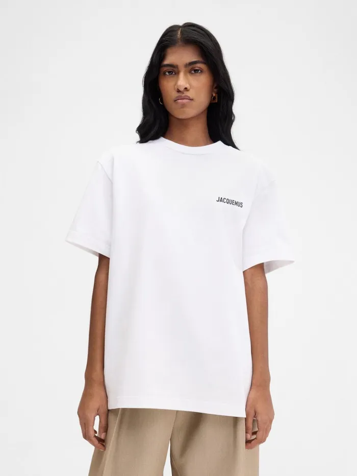 WomenMen Tshirts JACQUEMUS The Saint Tropez Place Des Lices Address Tshirt Saint Tropez Lices WomenMen Tshirts JACQUEMUS The Saint Tropez Place Des Lices Address Tshirt Saint Tropez Lices