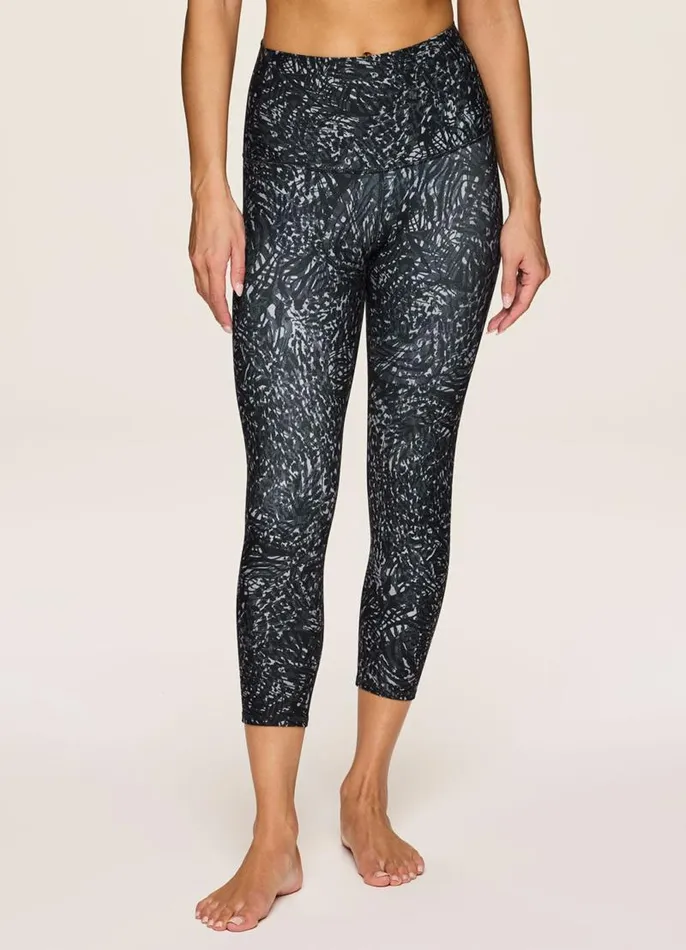 Women Scratch That Ultra Hold Capri Black RBX Active Capris