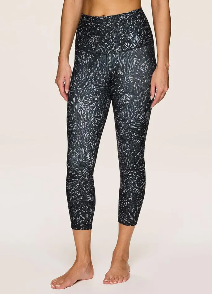 Women Scratch That Ultra Hold Capri Black RBX Active Capris