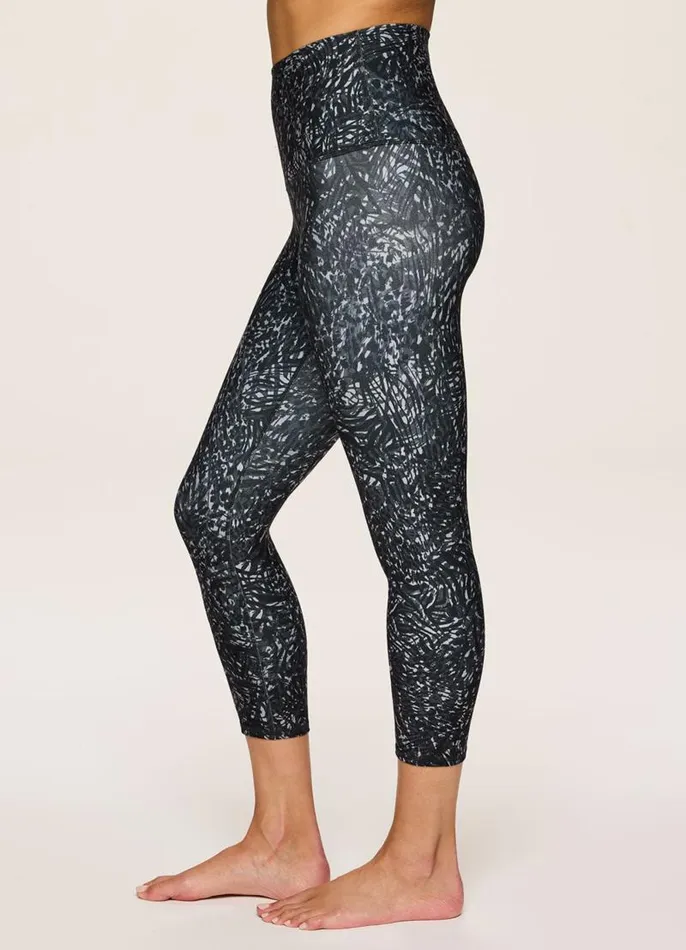 Women Scratch That Ultra Hold Capri Black RBX Active Capris