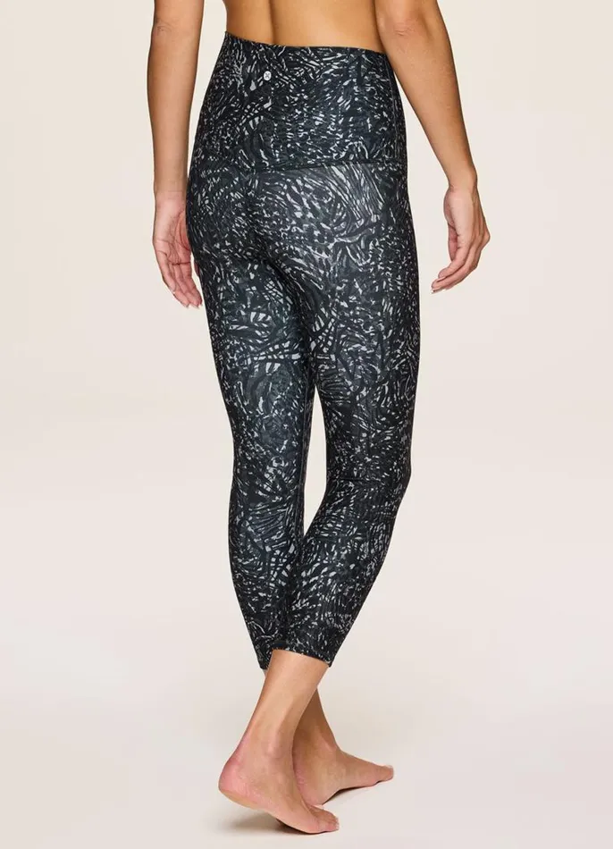 Women Scratch That Ultra Hold Capri Black RBX Active Capris