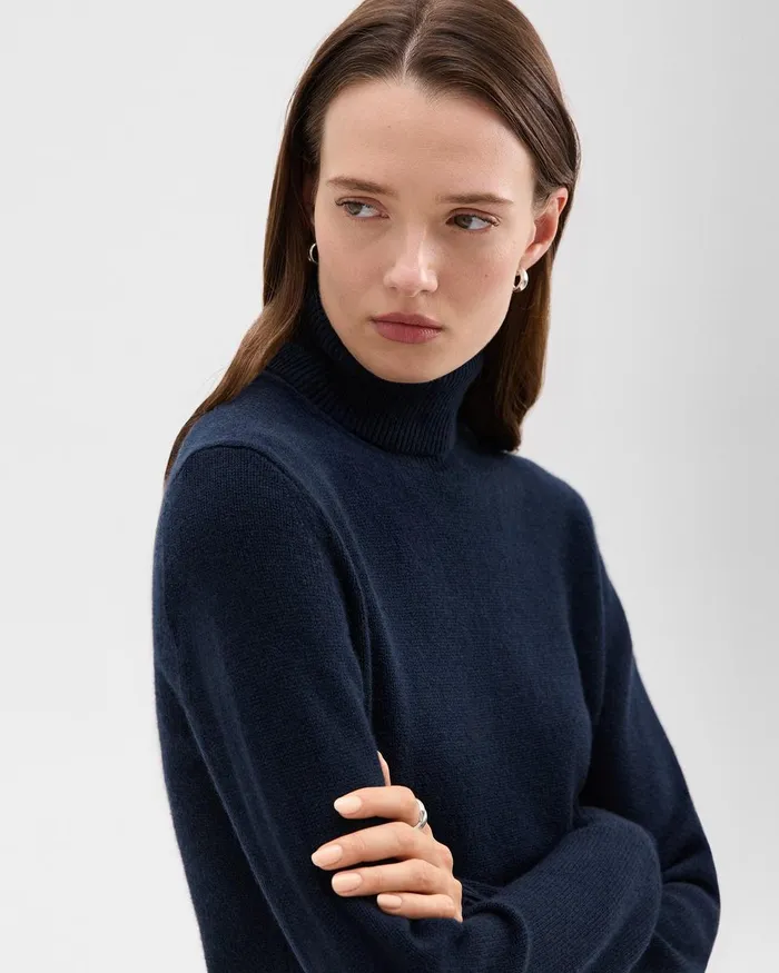 Women Theory Sweaters Cardigans Turtleneck Sweater In Cashmere Nocturne Navy